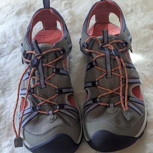 Teva Women’s Size 7 Trail Hiking   Shoes with Coral Navy Lace Up Outdoor Sneaker